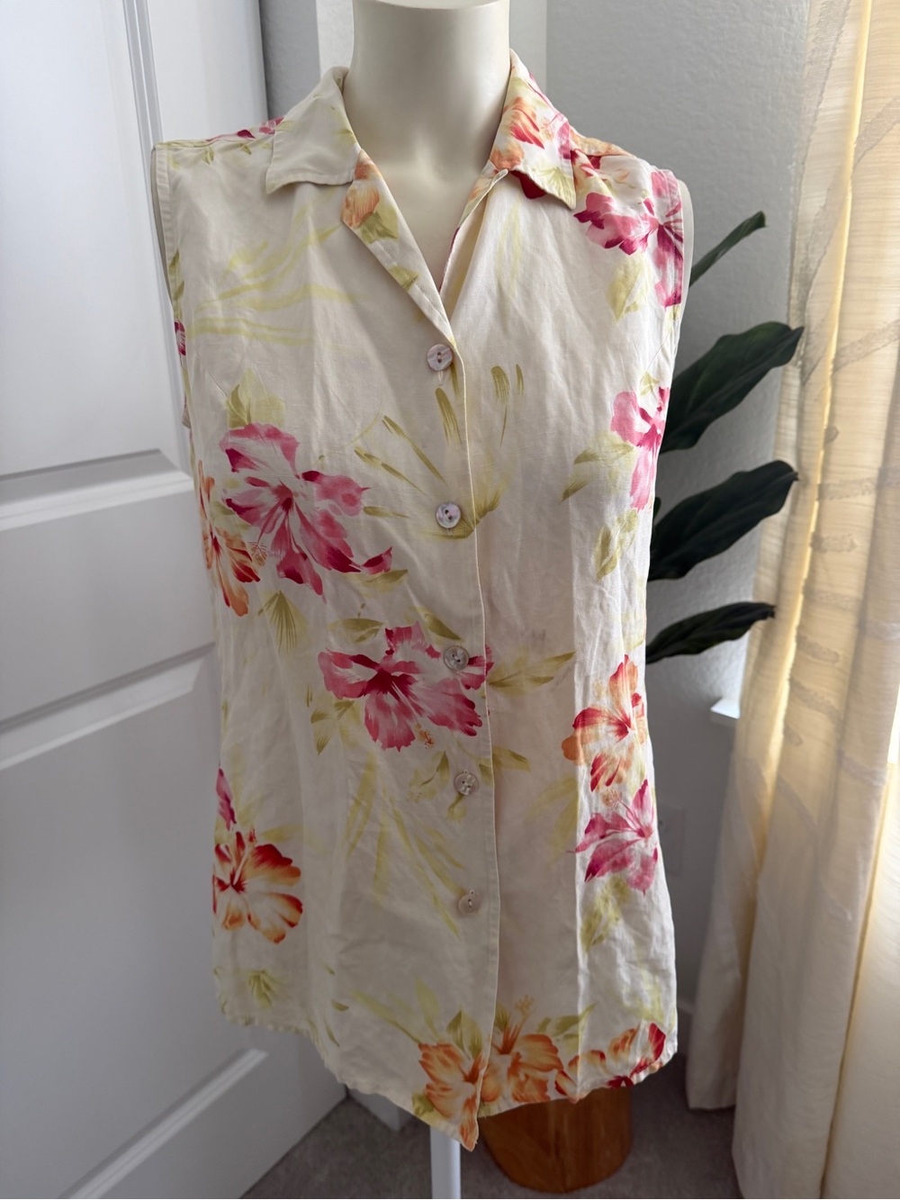 Tommy Bahama Vintage Tropical Floral Sleeveless Button Up Blouse Small